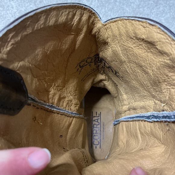 Corral Metallic Gold and Black Embroidered Boots - Picture 7 of 7